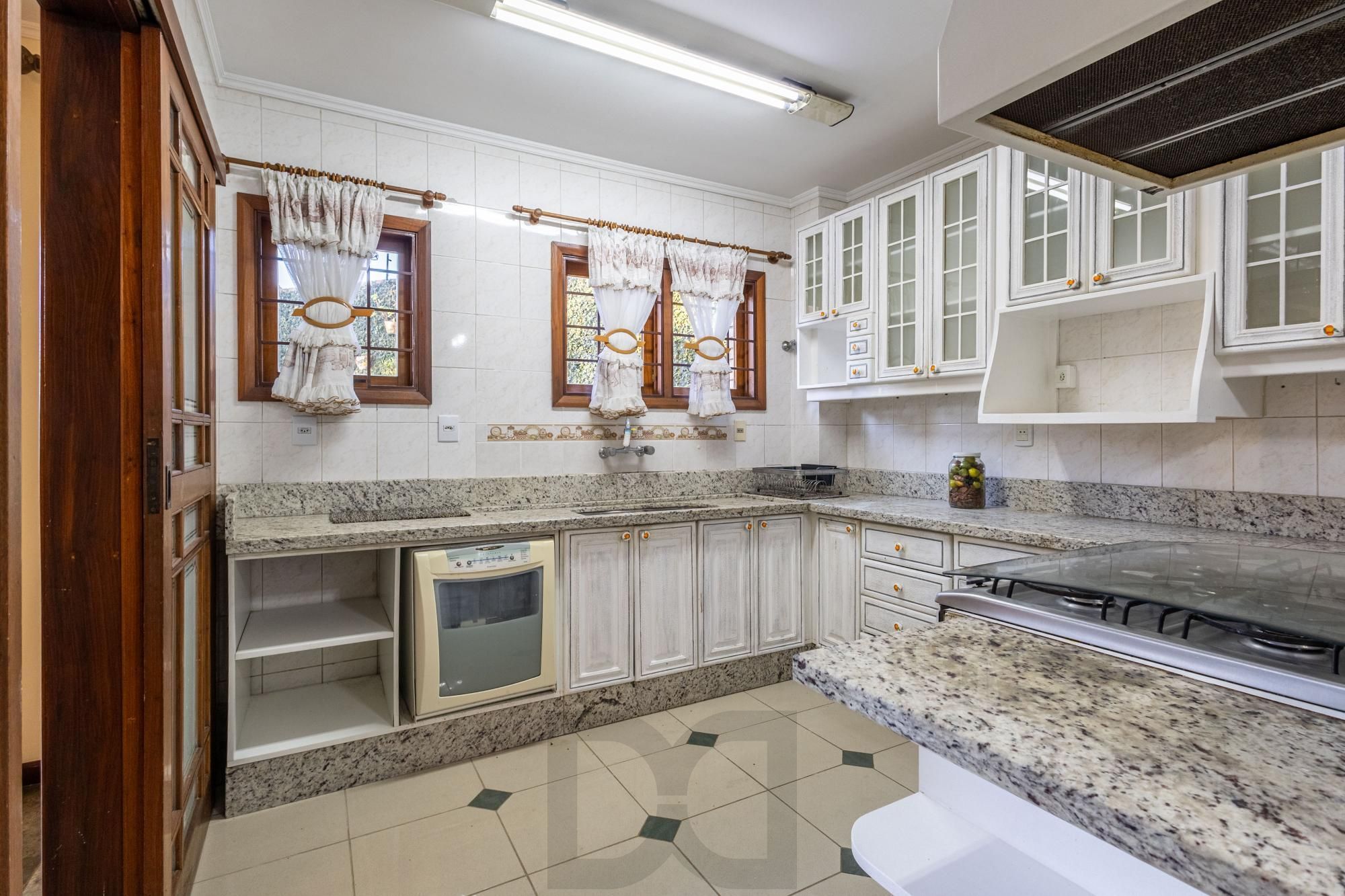 Casa com 374 m² | 3 suítes | Piscina | Ao lado do Jardim Europa — foto 10