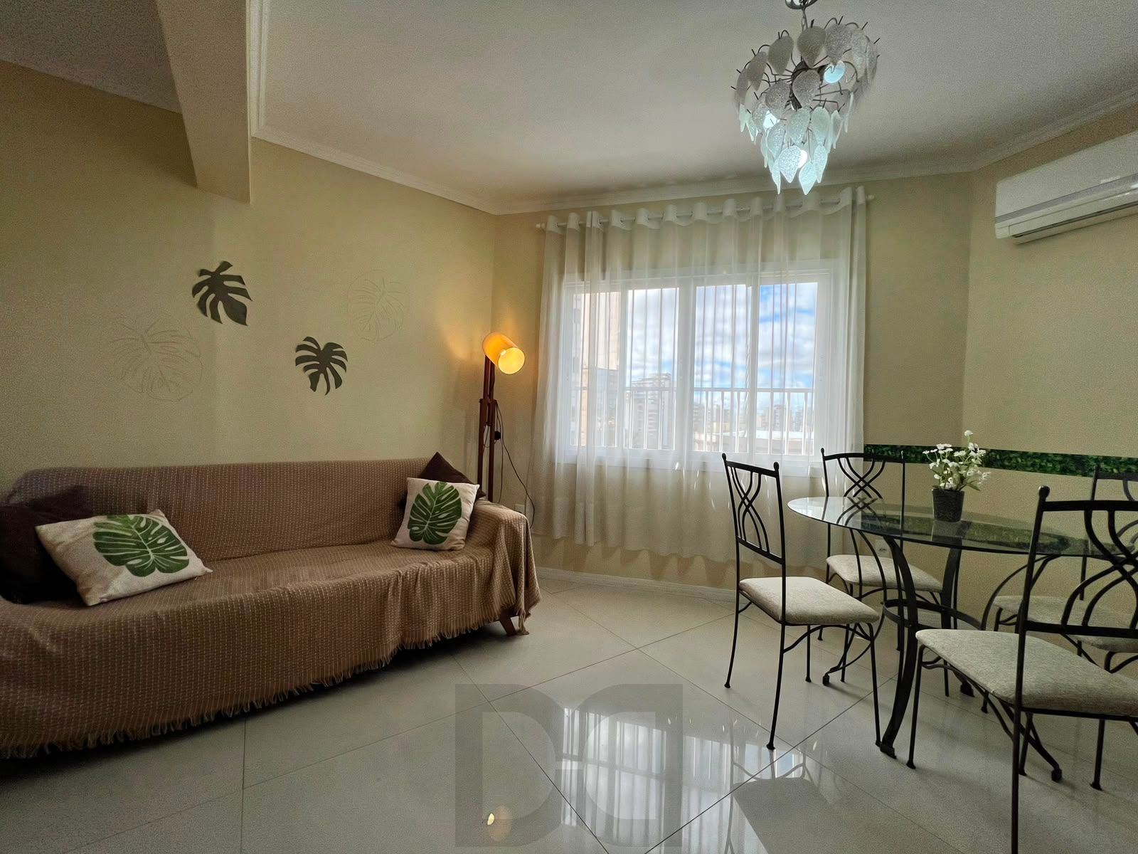 APARTAMENTO COMPLETO, MOBILIADO E COM EXCELENTE POTENCIAL DE RENDA NO CENTRO HISTÓRICO — foto 1