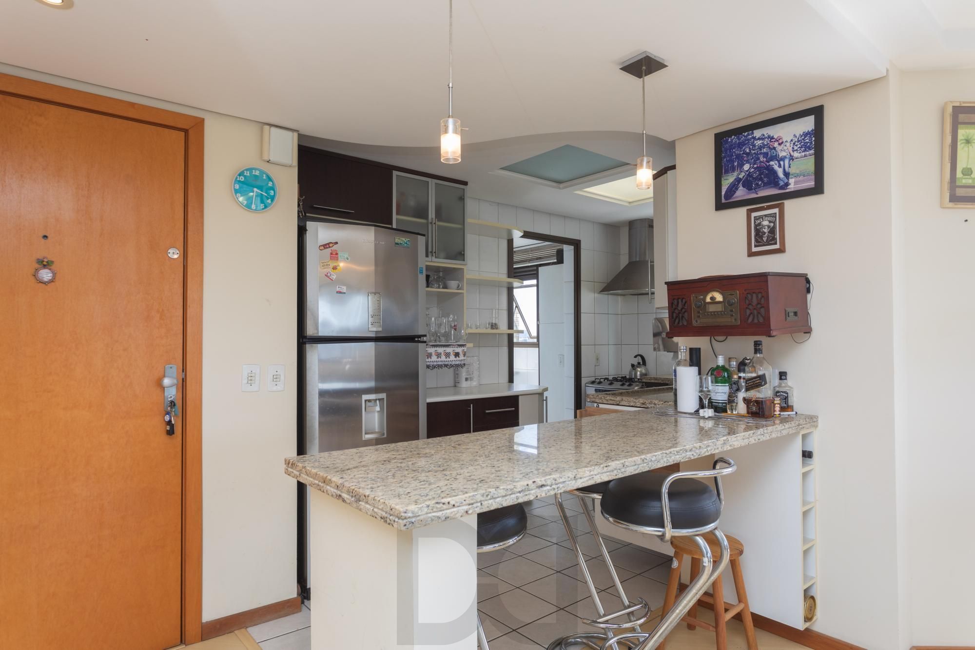 Apartamento 2 dormitórios sendo 1 suíte e 3 vagas no Petrópolis. — foto 8
