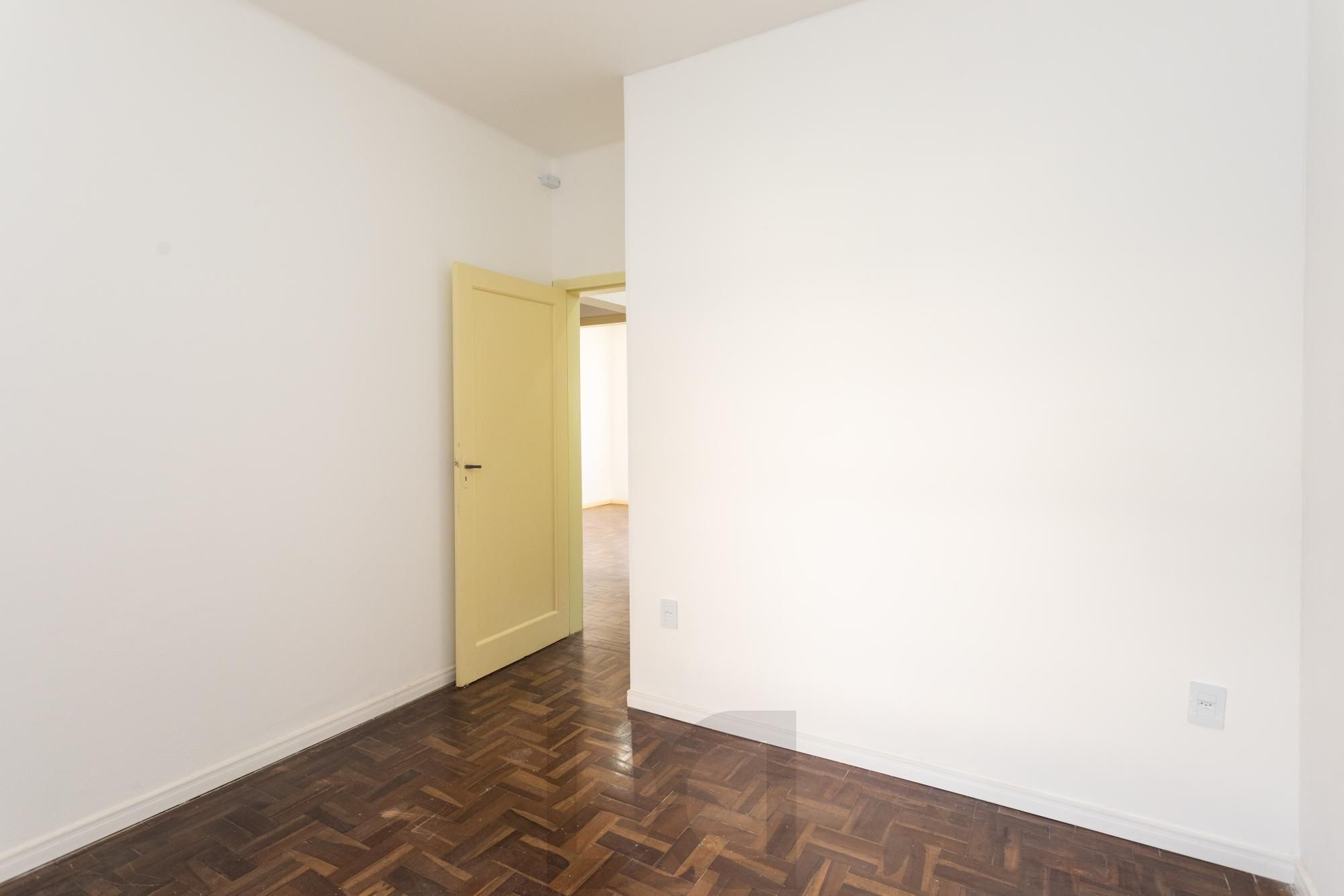 Amplo Apartamento de 3 Dormitórios com Sacada e Garagem na Av. Protásio Alves — foto 15