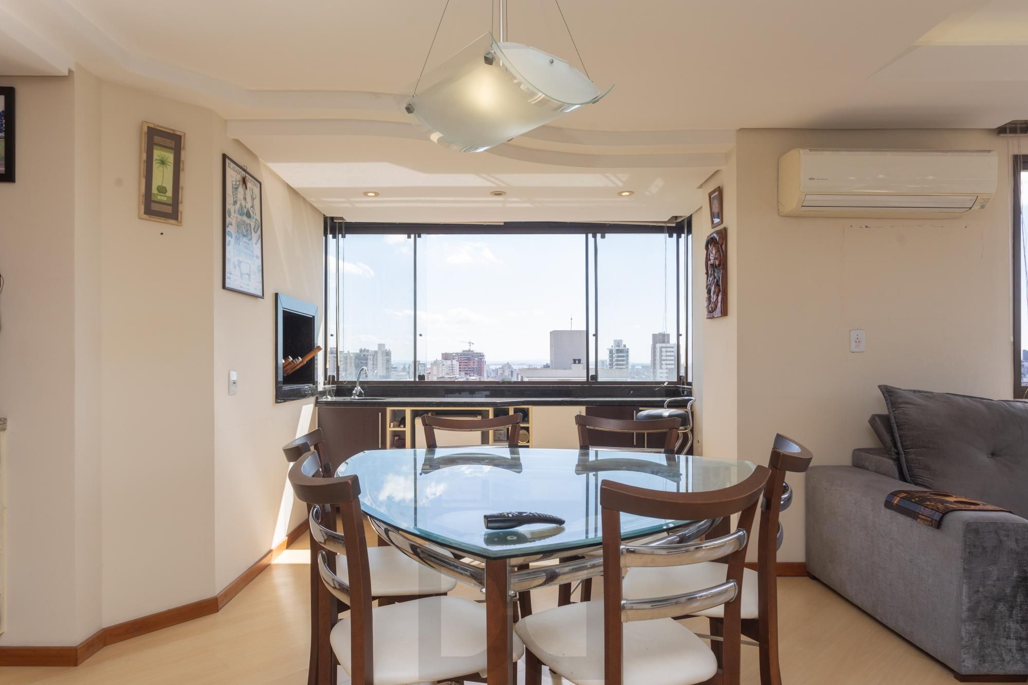 Apartamento 2 dormitórios sendo 1 suíte e 3 vagas no Petrópolis. — foto 4