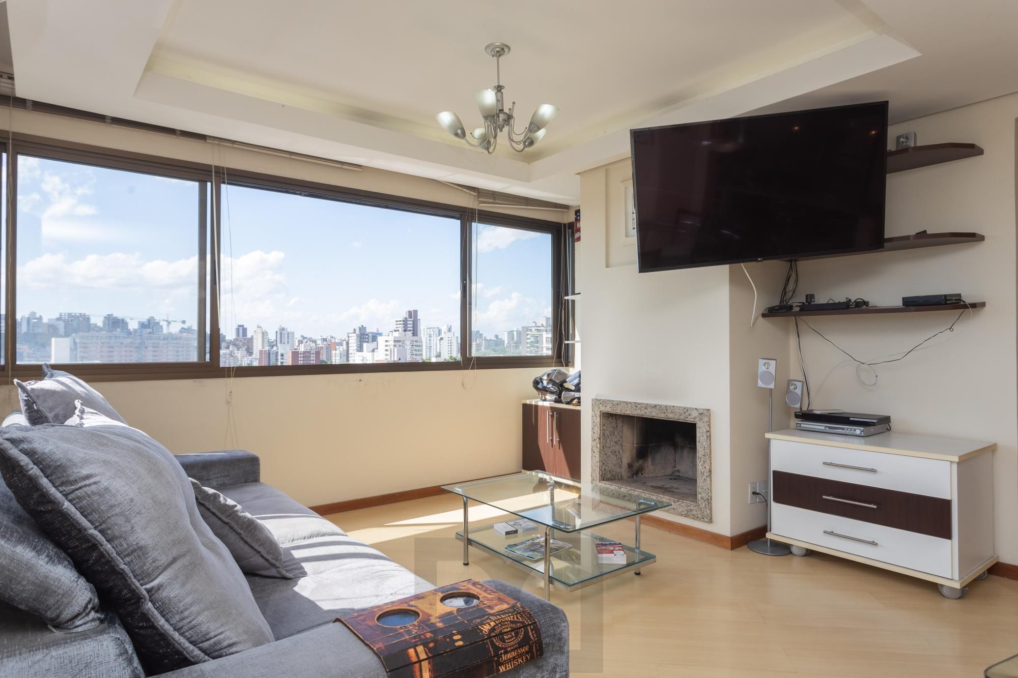 Apartamento 2 dormitórios sendo 1 suíte e 3 vagas no Petrópolis. — foto 5