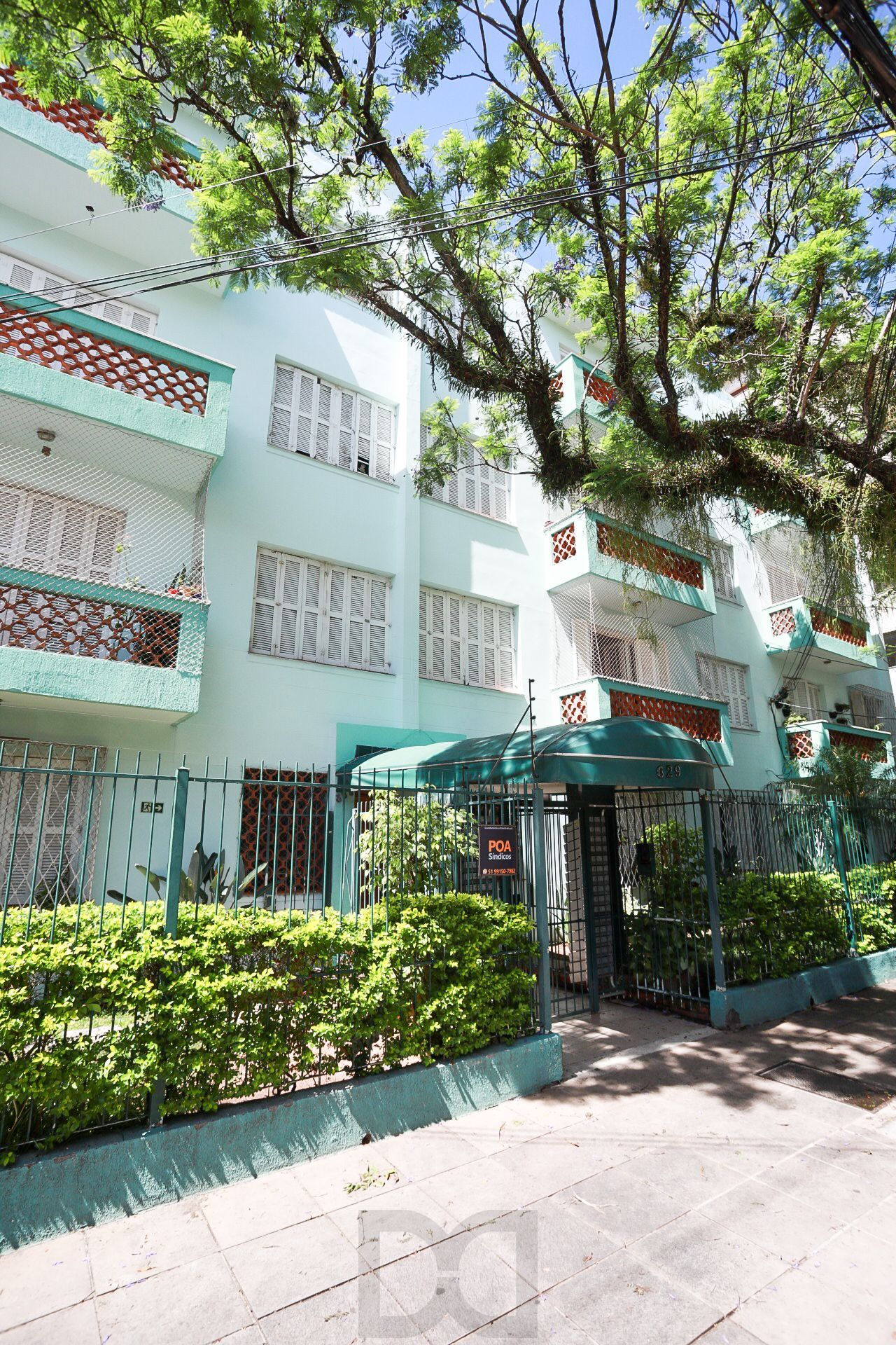 Apartamento Amplo no Menino Deus – 2 Dormitórios, 2 Banheiros e Churrasqueira — foto 21