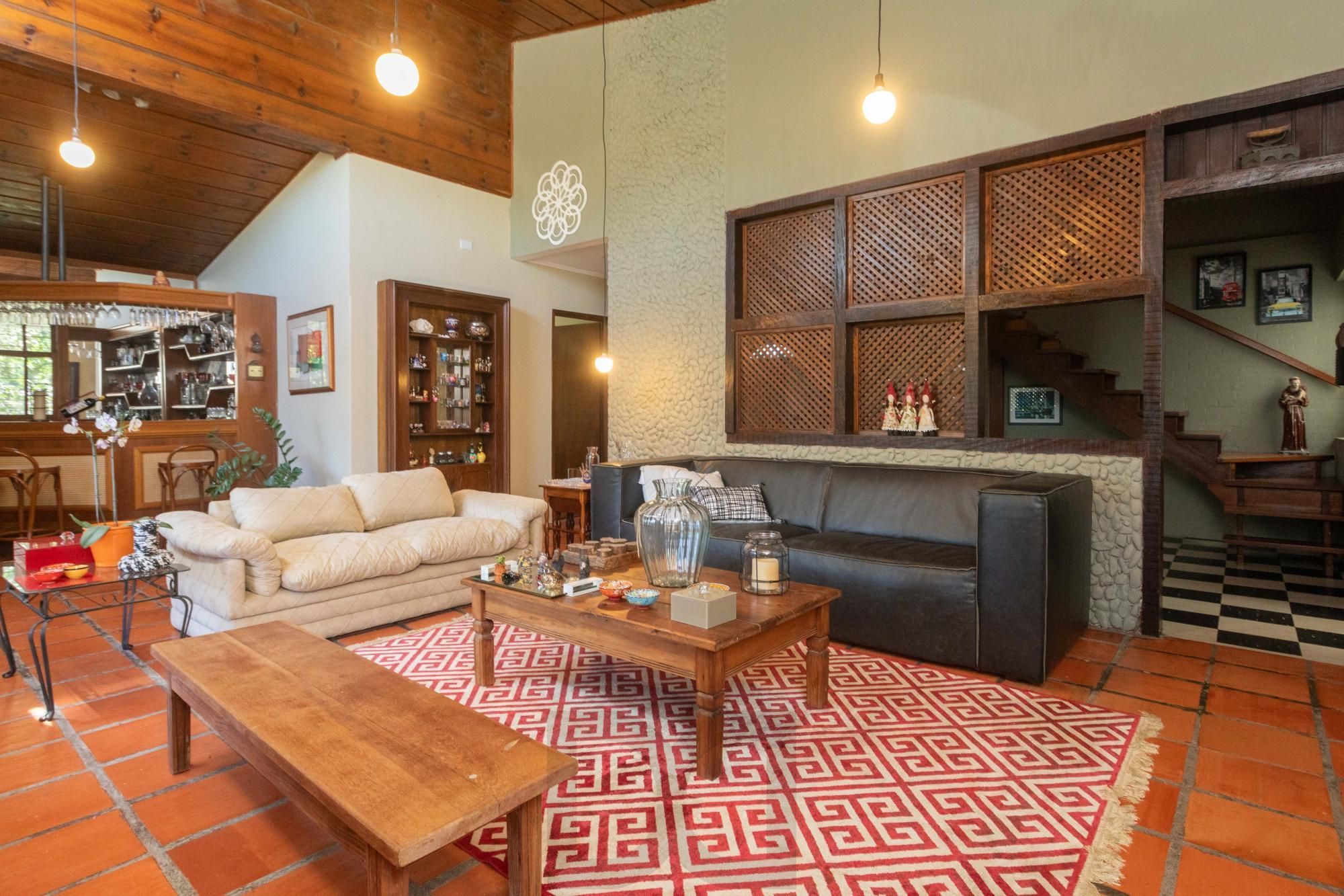 Casa em Condomínio com 5 quartos, 3 vagas e 350m² — foto 2