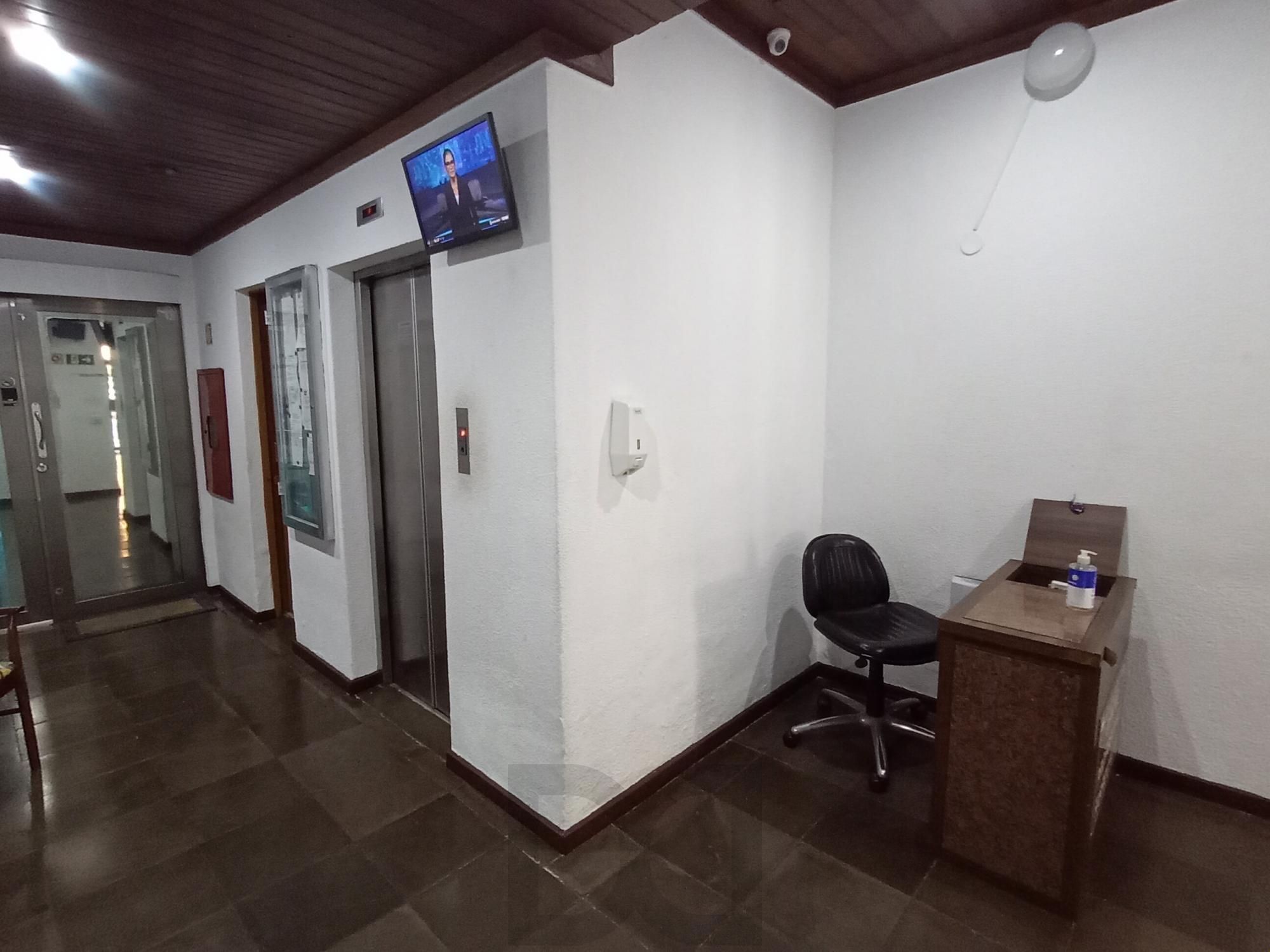 Sala na Venâncio Aires com mezanino e 2 banheiros — foto 22
