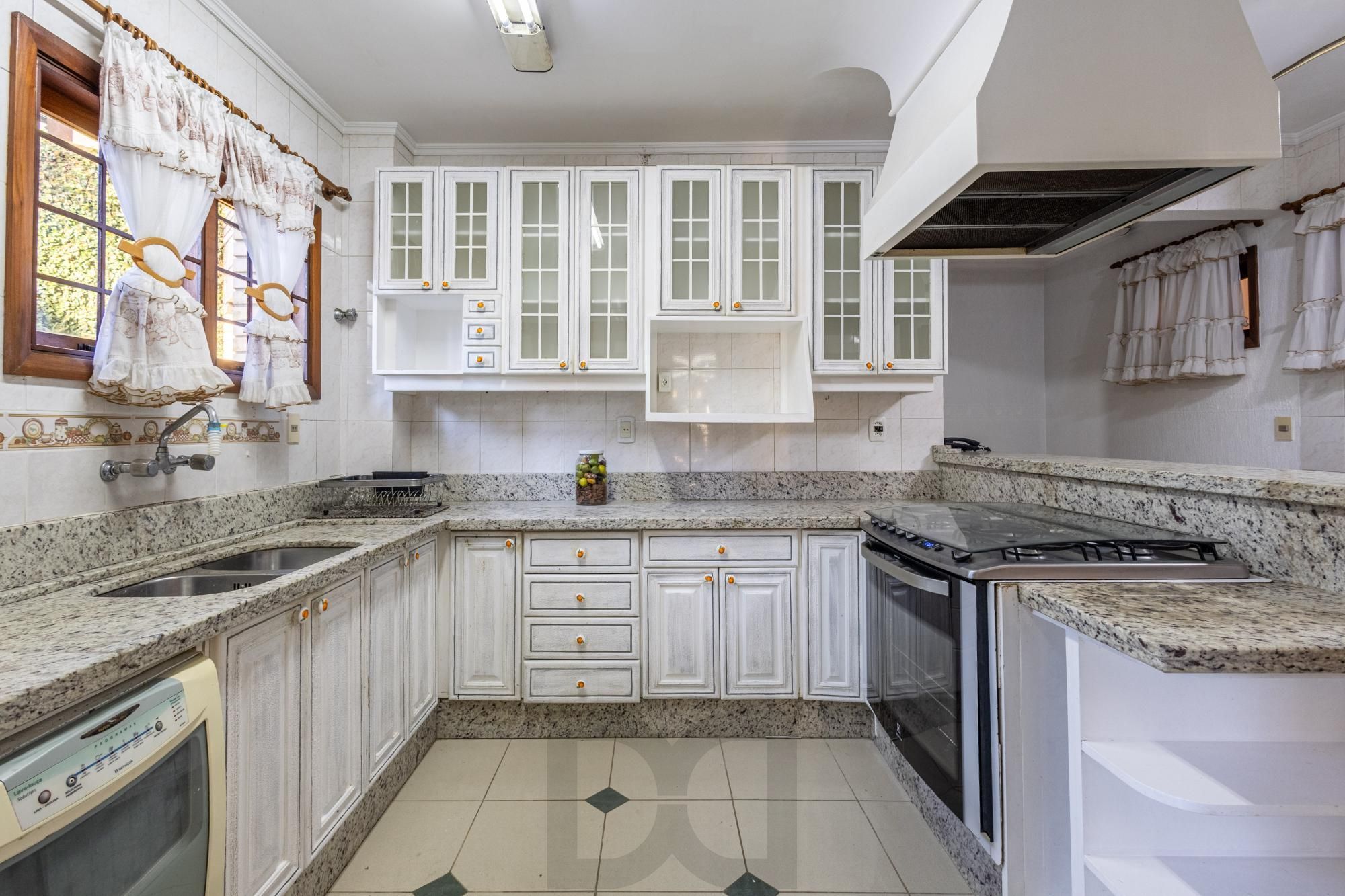 Casa com 374 m² | 3 suítes | Piscina | Ao lado do Jardim Europa — foto 8