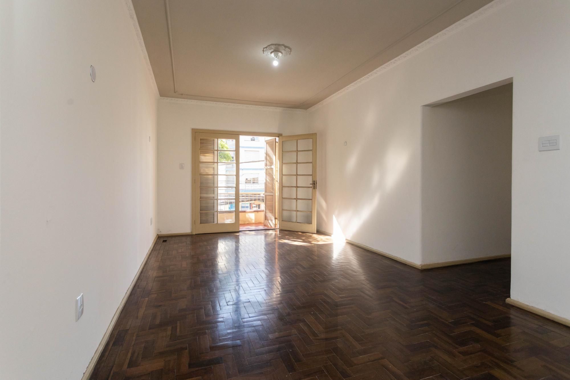 Amplo Apartamento de 3 Dormitórios com Sacada e Garagem na Av. Protásio Alves — foto 1
