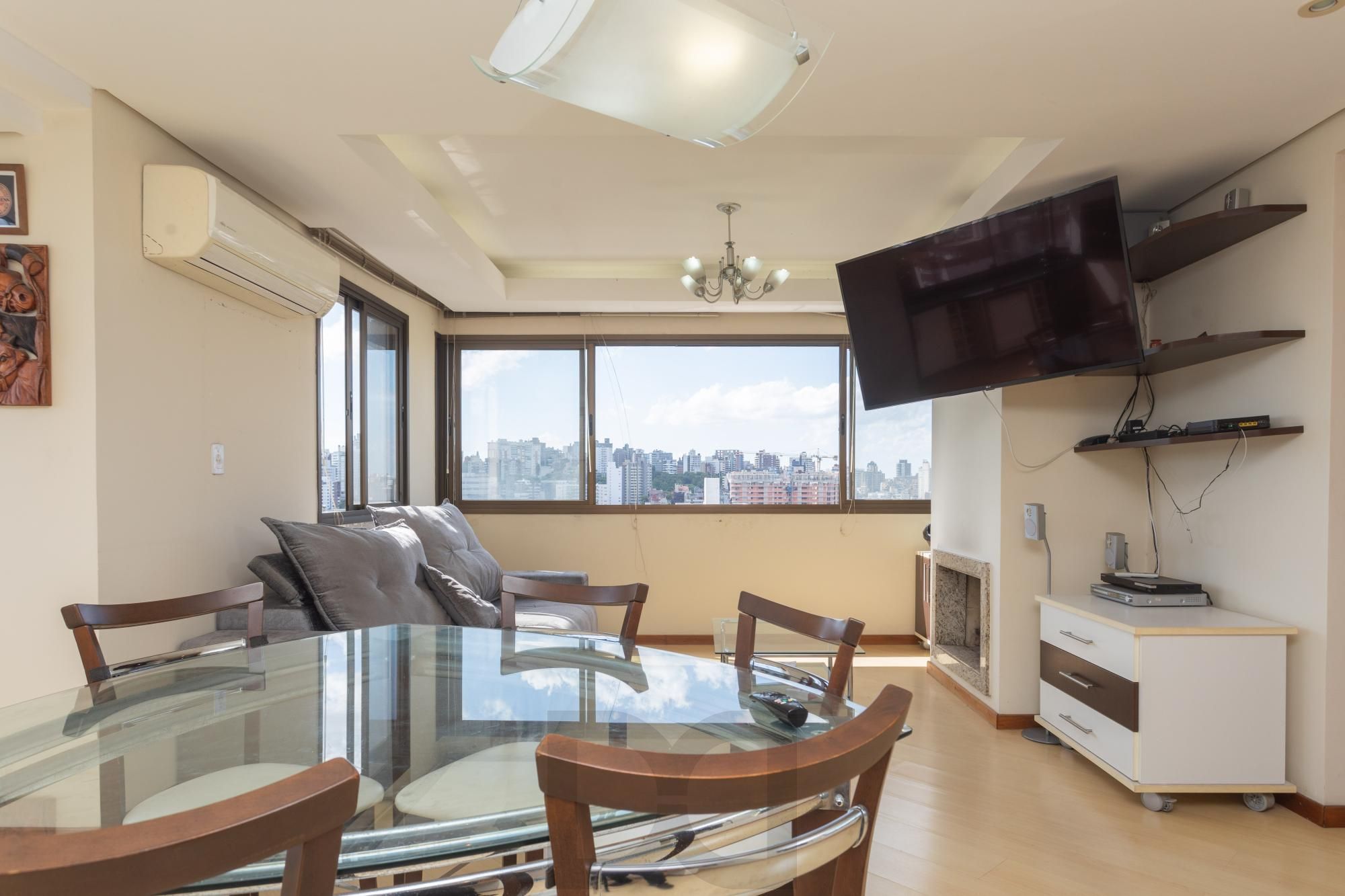 Apartamento 2 dormitórios sendo 1 suíte e 3 vagas no Petrópolis. — foto 3