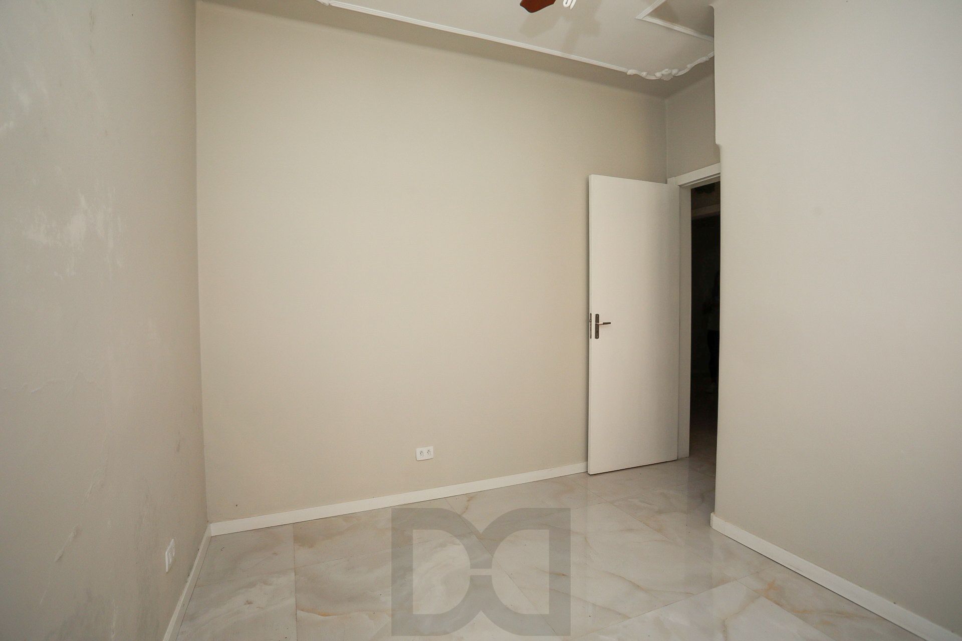 Apartamento Amplo no Menino Deus – 2 Dormitórios, 2 Banheiros e Churrasqueira — foto 6