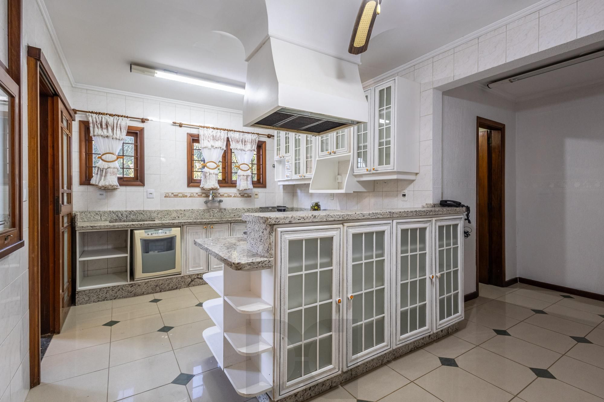 Casa com 374 m² | 3 suítes | Piscina | Ao lado do Jardim Europa — foto 9