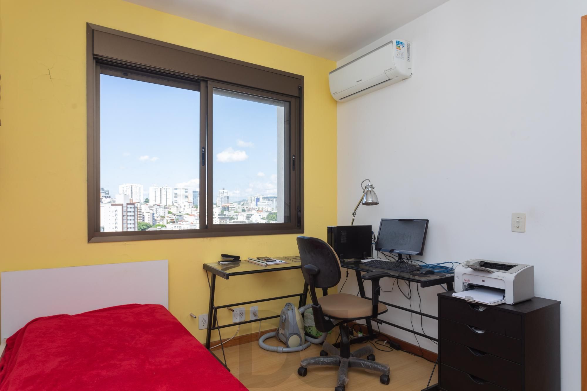 Apartamento 2 dormitórios sendo 1 suíte e 3 vagas no Petrópolis. — foto 16