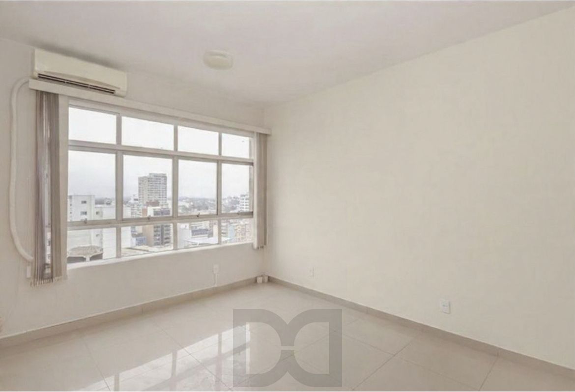 Sala Comercial Reformada no Centro Histórico | 46m² | Portaria 24h — foto 2