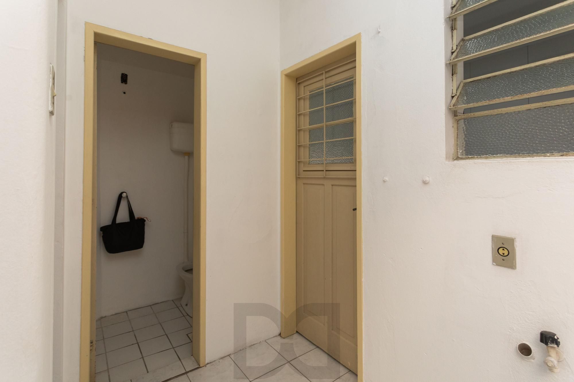 Amplo Apartamento de 3 Dormitórios com Sacada e Garagem na Av. Protásio Alves — foto 10