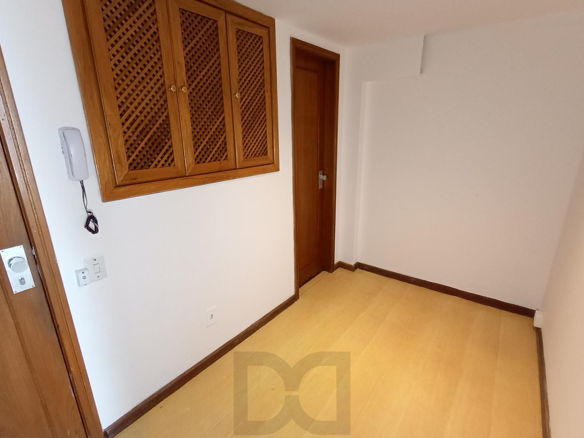 Sala na Venâncio Aires com mezanino e 2 banheiros — foto 3