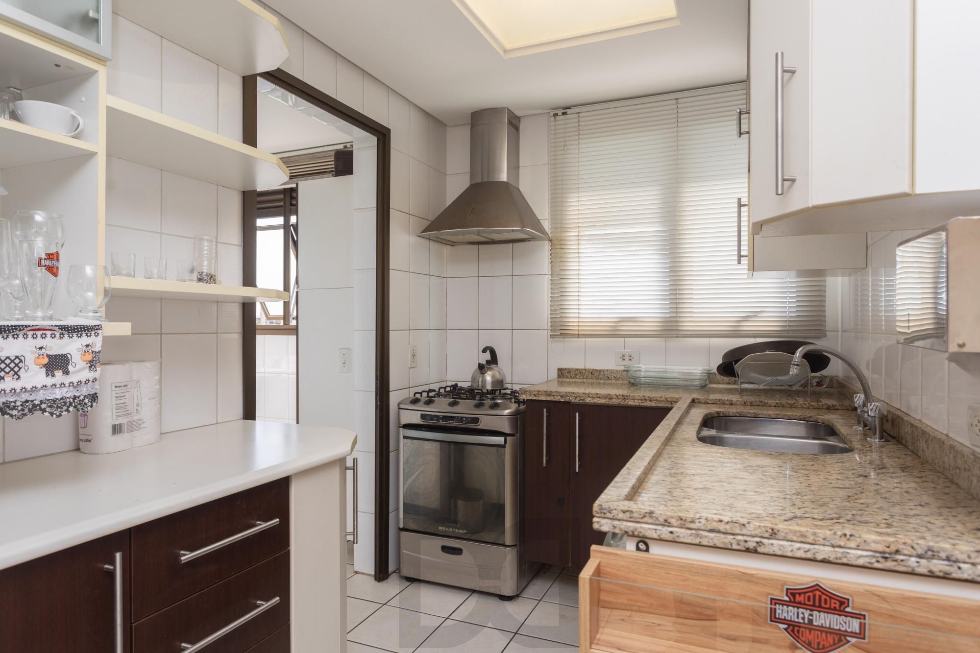 Apartamento 2 dormitórios sendo 1 suíte e 3 vagas no Petrópolis. — foto 10