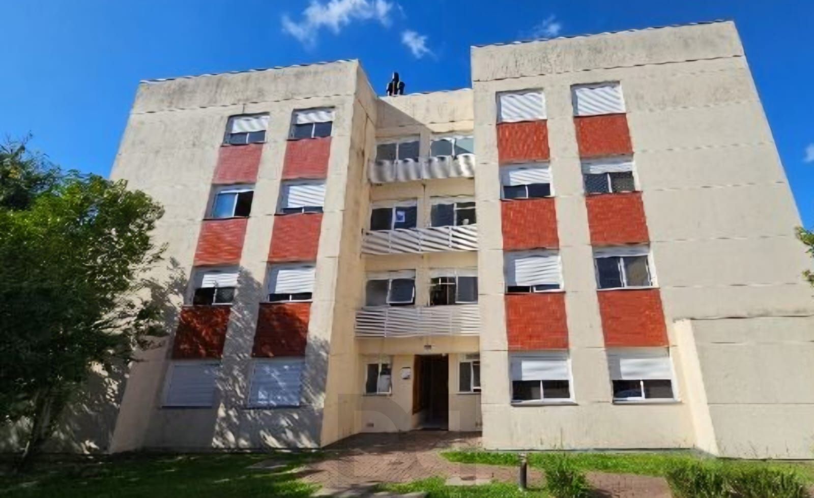 Excelente oportunidade em Porto Alegre BAXOU O VALOR, COMPRE UM DE 3 DORMITÓRIOS PELO VALOR DE 2 DORMITÓRIOS — foto 1