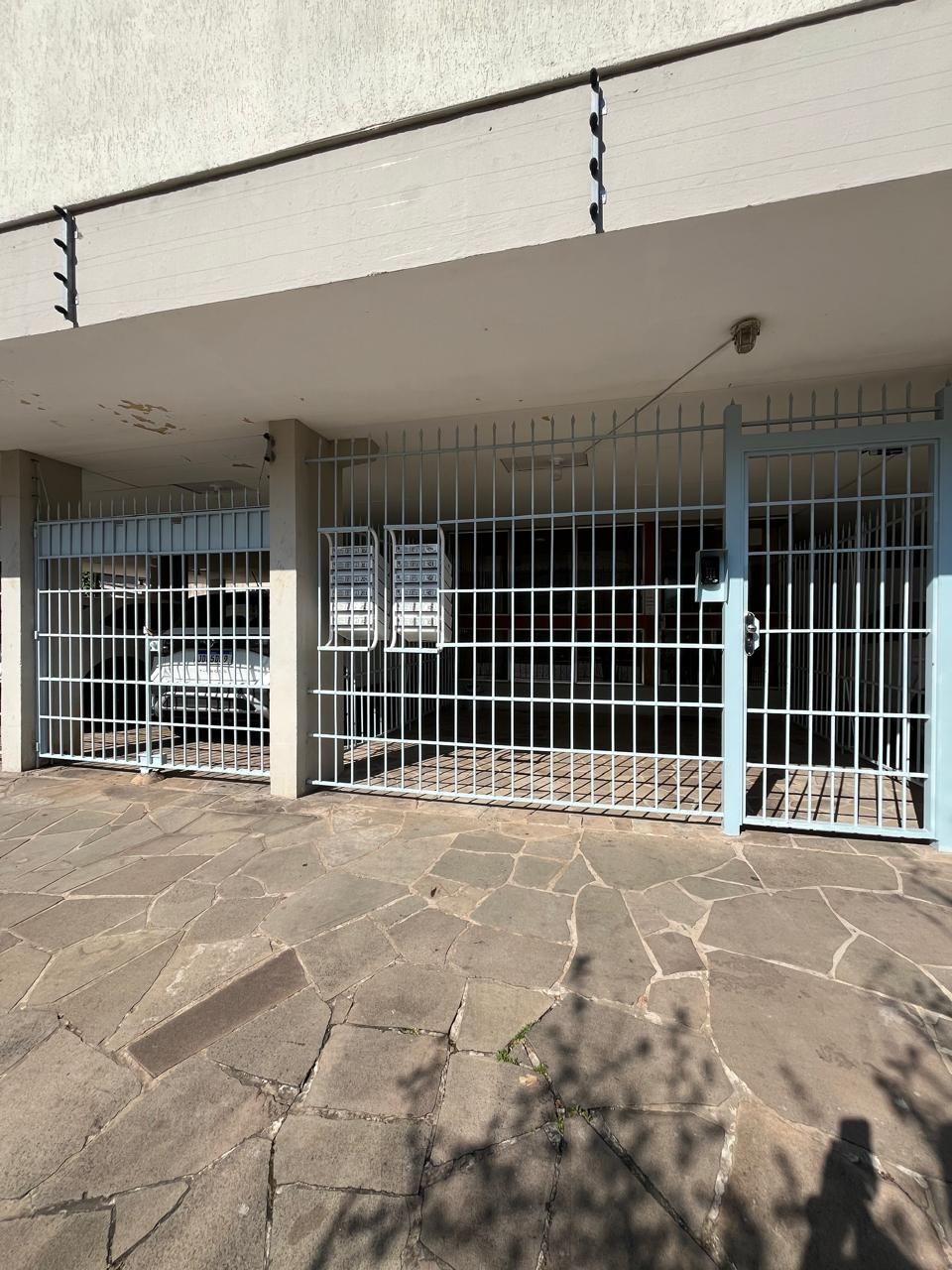 Apartamento 2 dormitórios, 1 vaga coberta no bairro Menino Deus. — foto 22