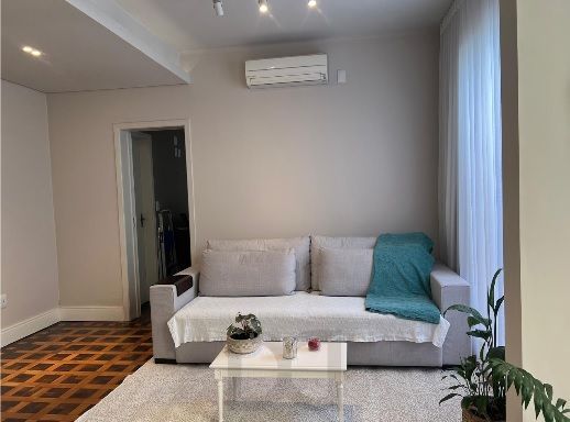 Apartamento de 1 dormitório totalmente reformado com áreas externas privativas e acabamento diferenciado no bairro Santo Antônio — foto 4
