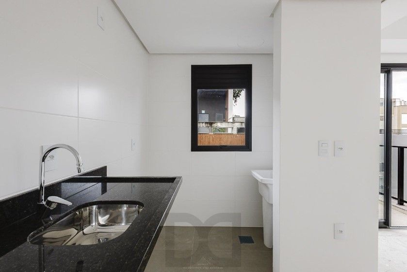 Excelente Apartamento semimobiliado de 71 m² privativos no Bairro Petrópolis. — foto 4