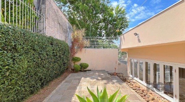 MAGNÍFICA CASA EM LOCALIZAÇÃO PRIVILEGIADA - TRANQUILIDADE E CONFORTO — foto 48