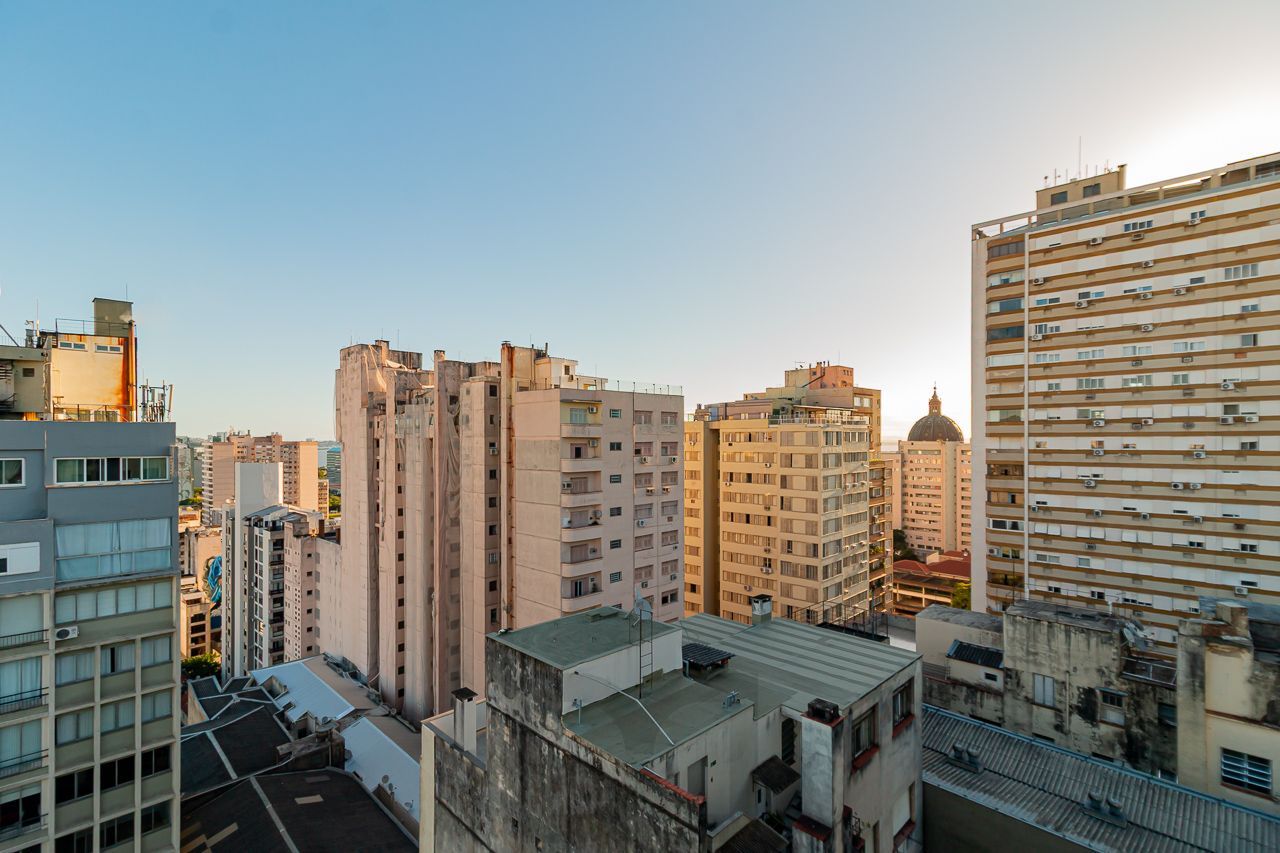 APARTAMENTO À VENDA NO CENTRO HISTÓRICO COM 3 DORMITÓRIOS — foto 2