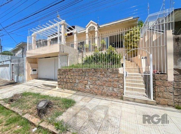 MAGNÍFICA CASA EM LOCALIZAÇÃO PRIVILEGIADA - TRANQUILIDADE E CONFORTO — foto 2