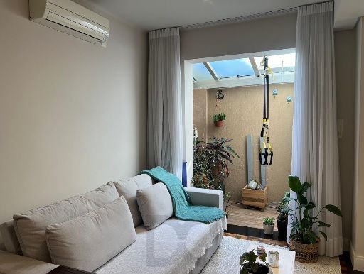 Apartamento de 1 dormitório totalmente reformado com áreas externas privativas e acabamento diferenciado no bairro Santo Antônio — foto 1