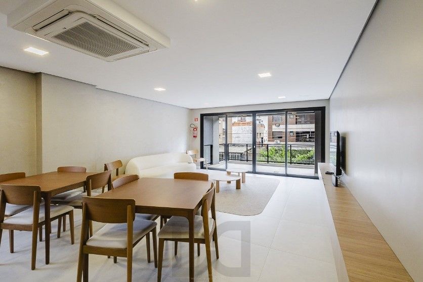 Excelente Apartamento semimobiliado de 71 m² privativos no Bairro Petrópolis. — foto 1