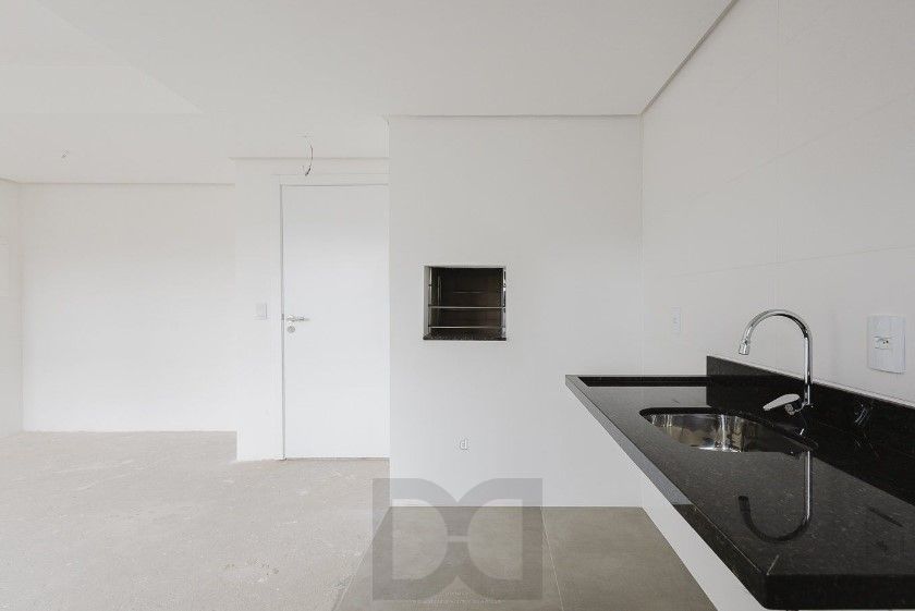 Excelente Apartamento semimobiliado de 71 m² privativos no Bairro Petrópolis. — foto 3