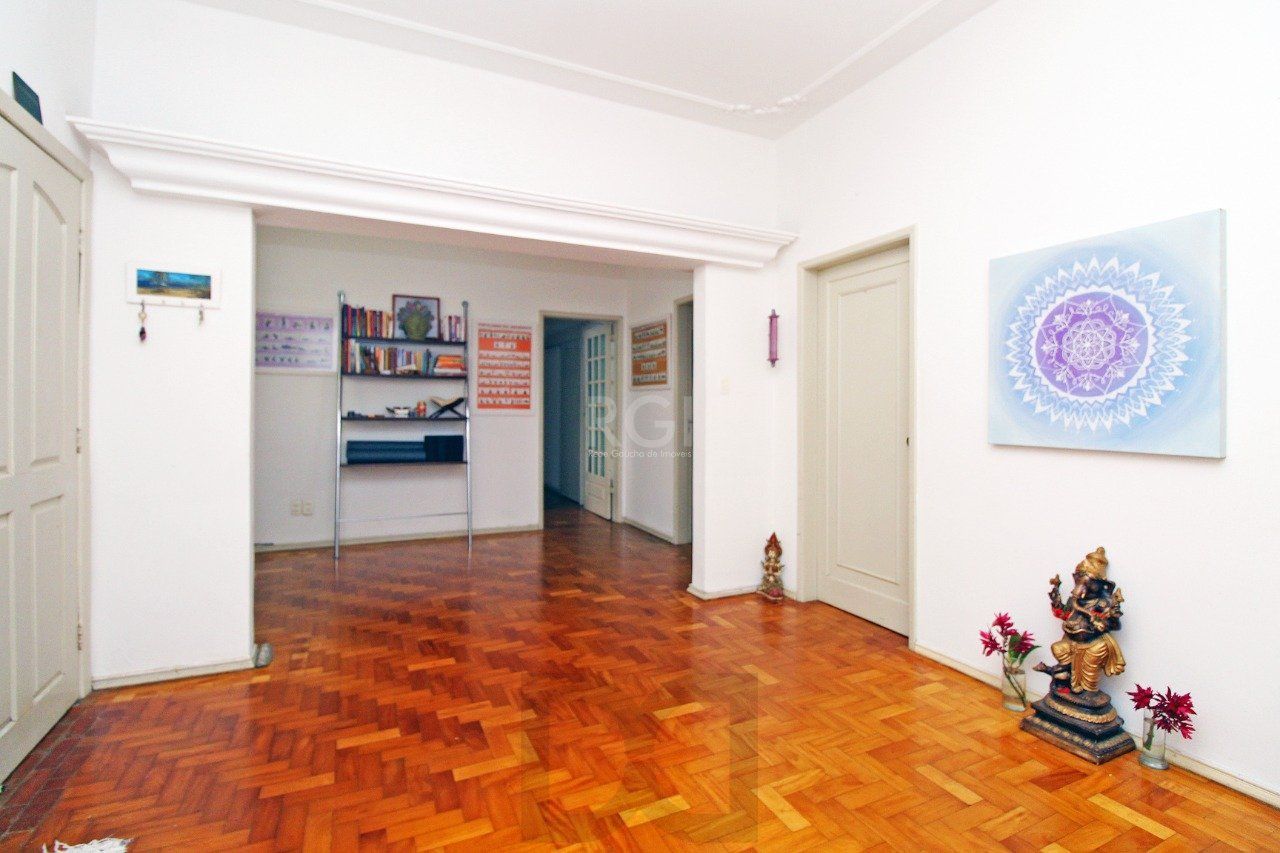 Casa para Venda - 464.5m², 3 dormitórios, sendo 1 suites, 3 vagas - Petrópolis — foto 38