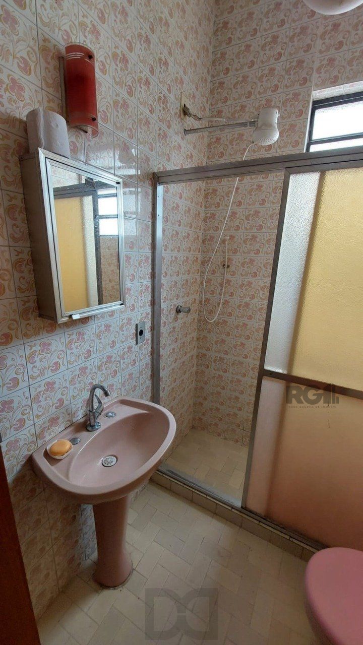Apartamento no Centro de 2 dormitórios reformado — foto 17