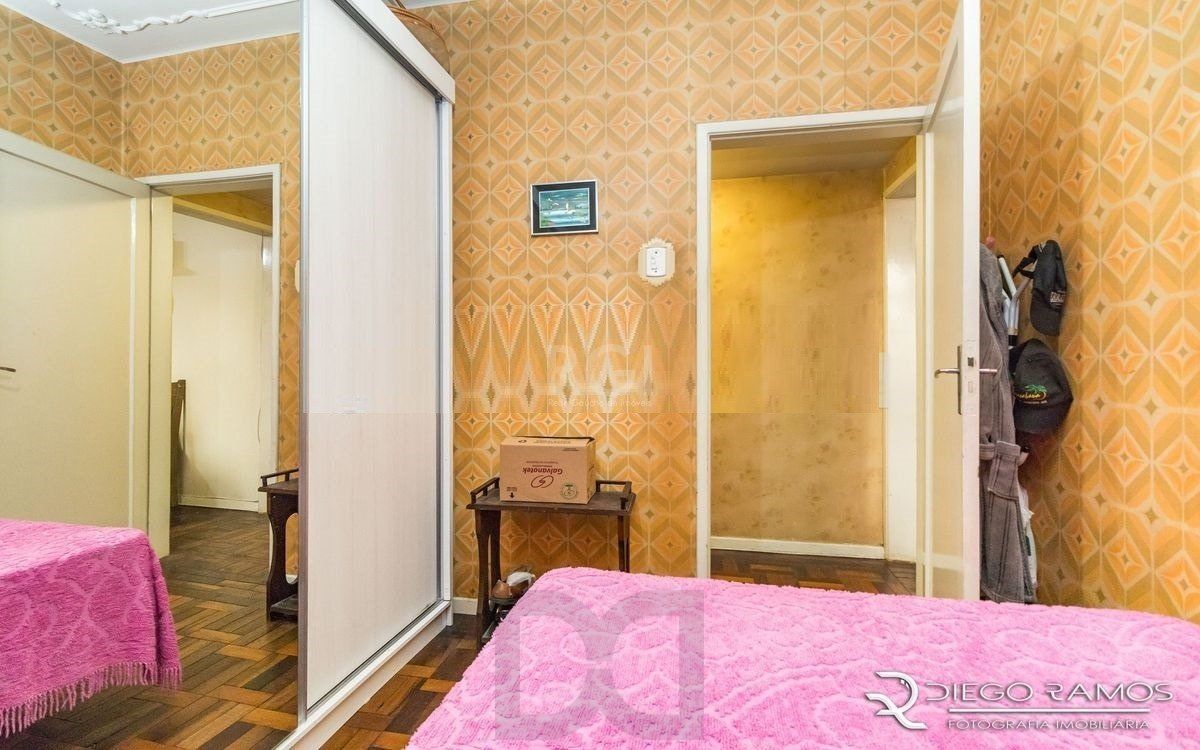 Venda de Apartamento no Bairro Petrópolis 108m² - 3 Dormitórios, varanda, Cozinha: Com churrasqueira e cooktop de 5 bocas. Apartamento no bairro Petrópolis com 3 amplos dormitórios, sendo 2 de frente — foto 13