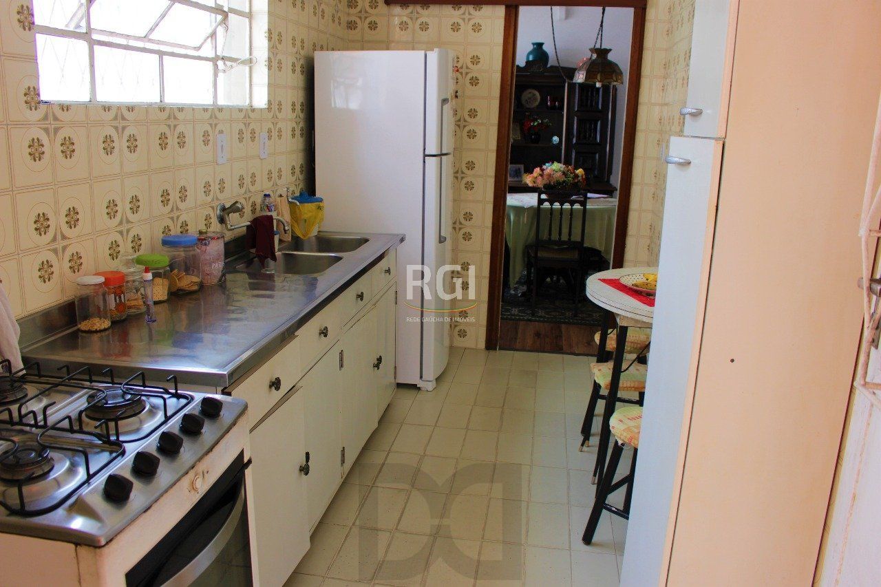 Casa para Venda - 208m², 3 dormitórios, 1 vaga - Partenon — foto 4