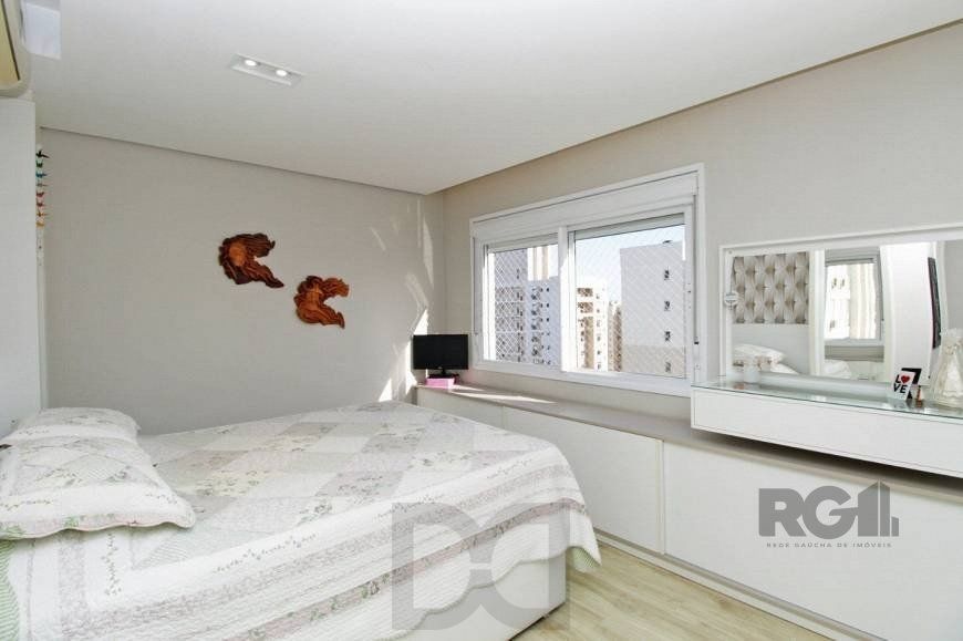 EXCELENTE OPORTUNIDADE! 120m2, 2 VAGAS, ANDAR ALTÍSSIMO COM VISTA PARA AEROPORTO! Apartamento 3 dormitórios (sendo 1 suíte) — foto 16