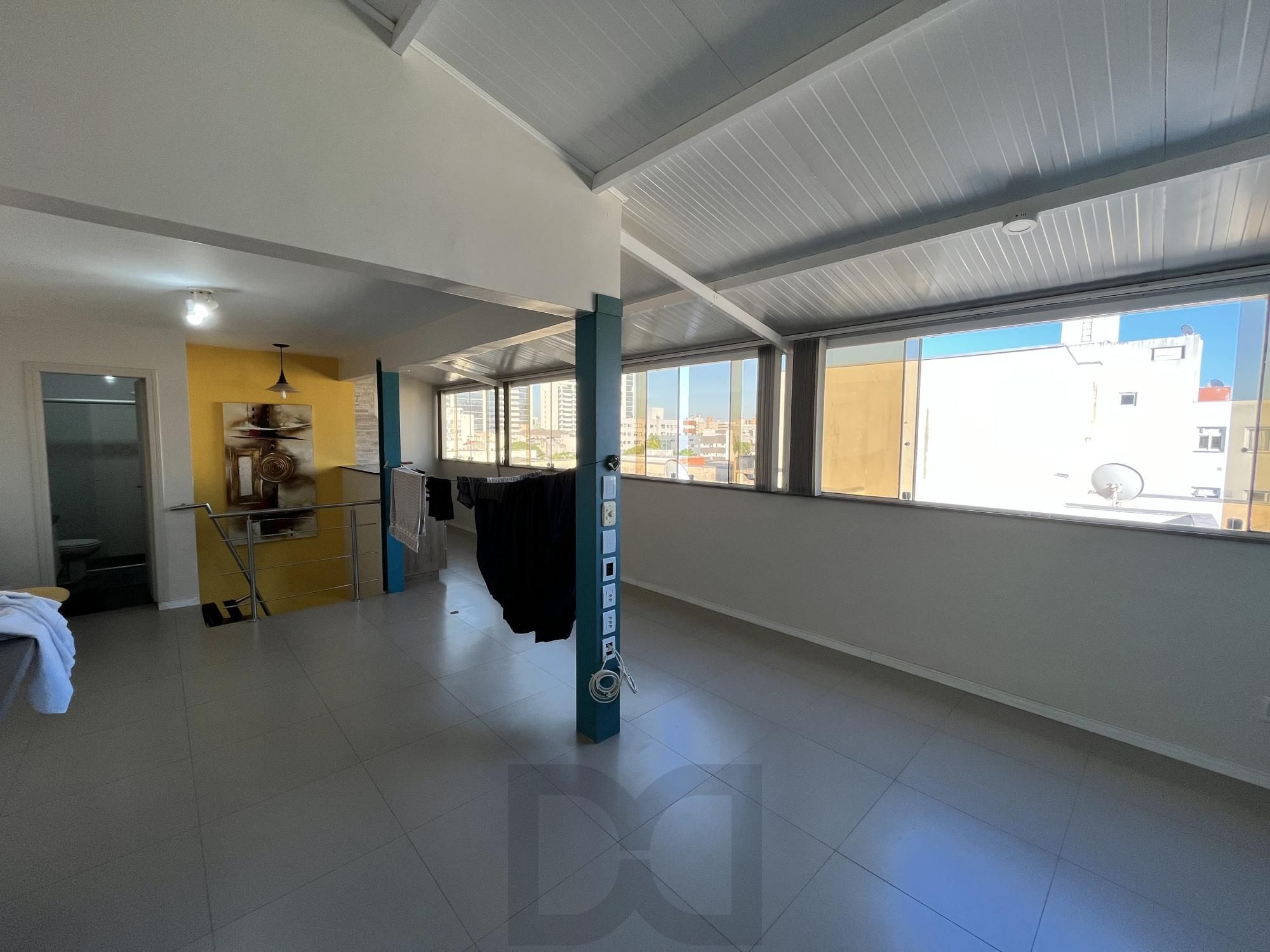 Apartamento de 2 quartos, suíte e 1 vaga de garagem no bairro Santana em POA/RS — foto 18
