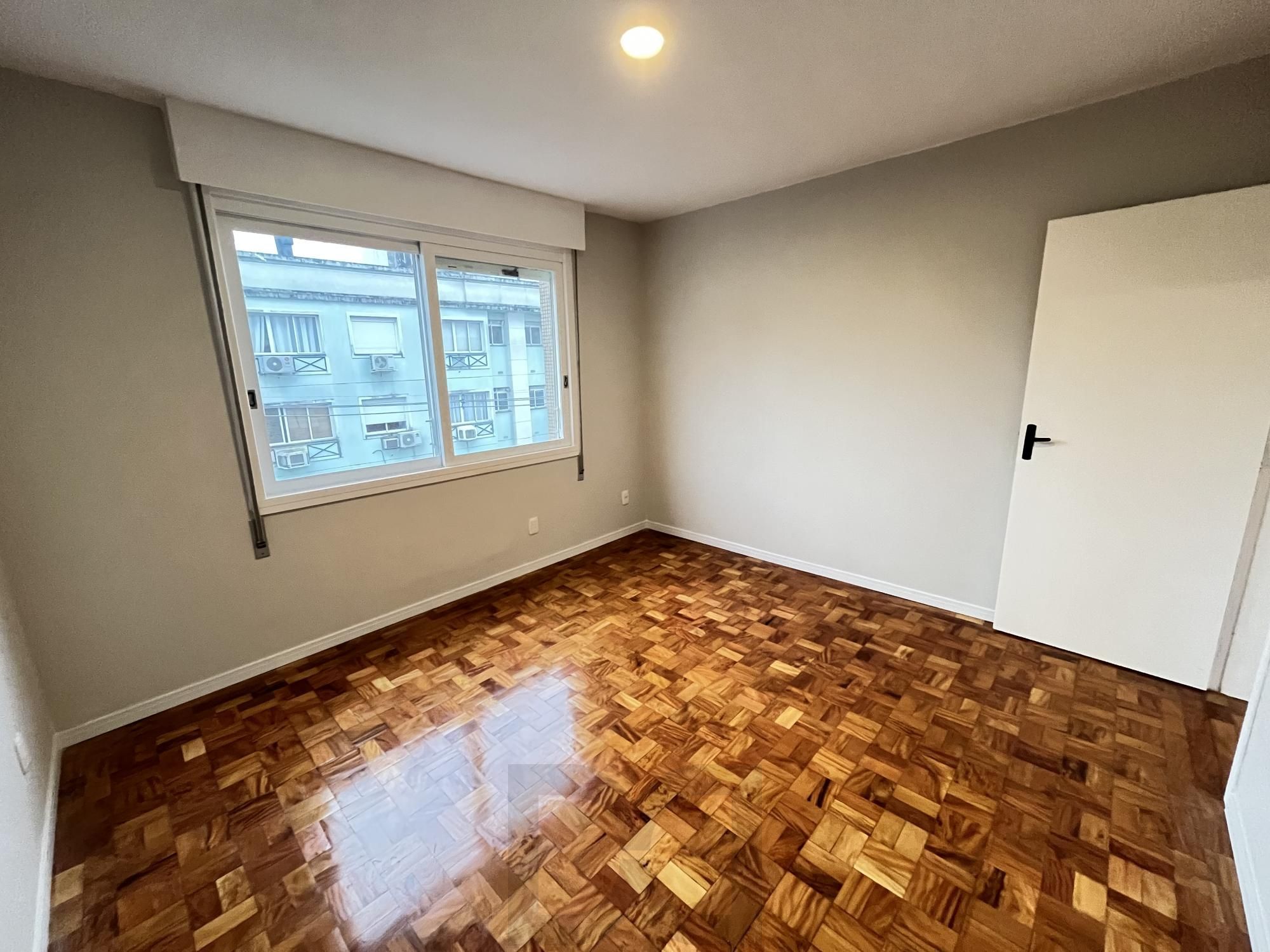 Apartamento de 2 quartos e 2 vagas de garagem no bairro Santana em Porto Alegre — foto 13