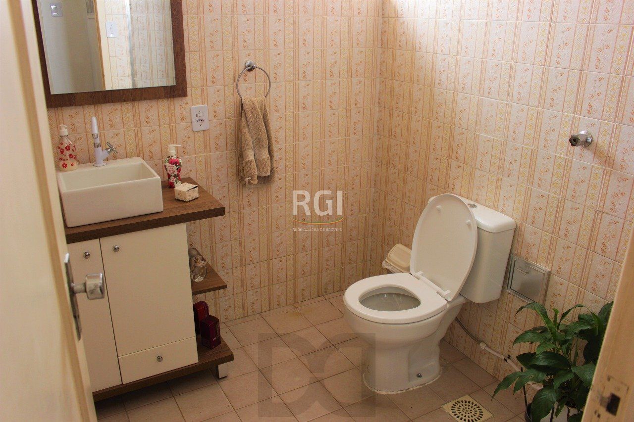 Casa para Venda - 208m², 3 dormitórios, 1 vaga - Partenon — foto 10