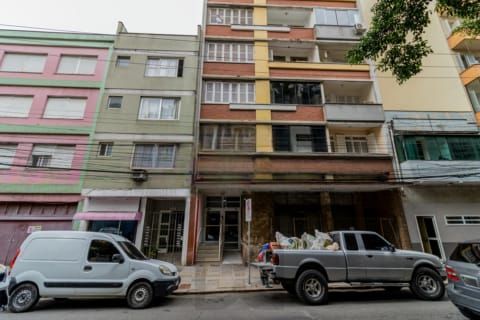 Apartamento de dois dormitórios dependência de empregada no bairro Cidade Baixa — foto 10
