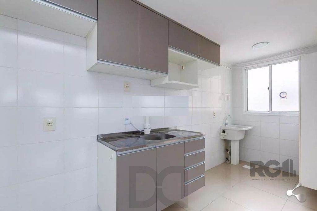 Apartamento 2 dormitórios, sendo 1 suíte, 69 m² de área privativa e 1 vaga(s) de garagem. Localizado na Rua/Av. Dom Claudio Jose Goncalves Ponce De Leao, no bairro Vila Ipiranga em Porto Alegre. — foto 3
