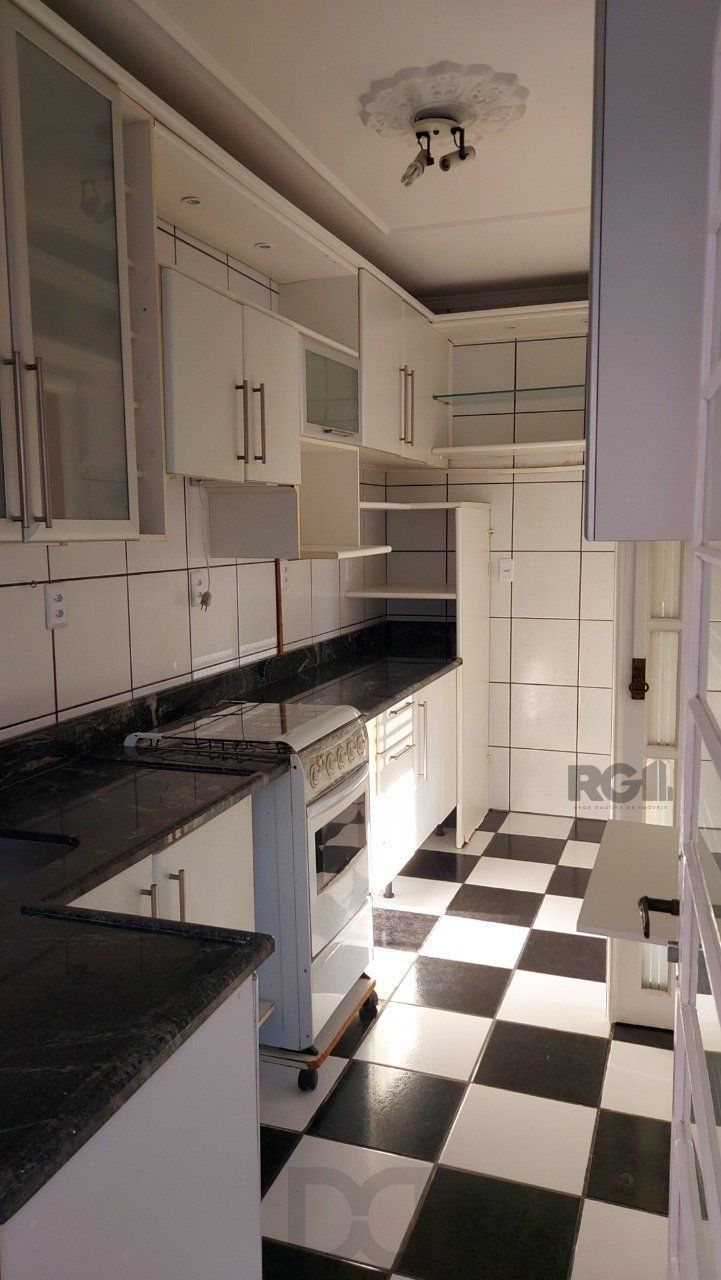 Apartamento de dois dormitórios com uma vaga de garagem no bairro Cristal em Porto Alegre. — foto 19