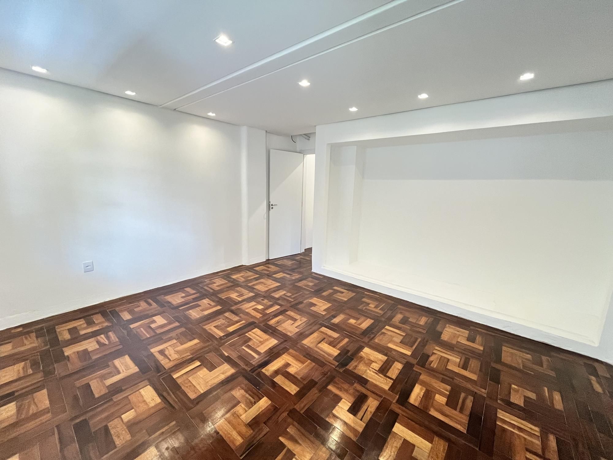 Apartamento reformado de 2 quartos no bairro Moinhos de Vento em POA — foto 22