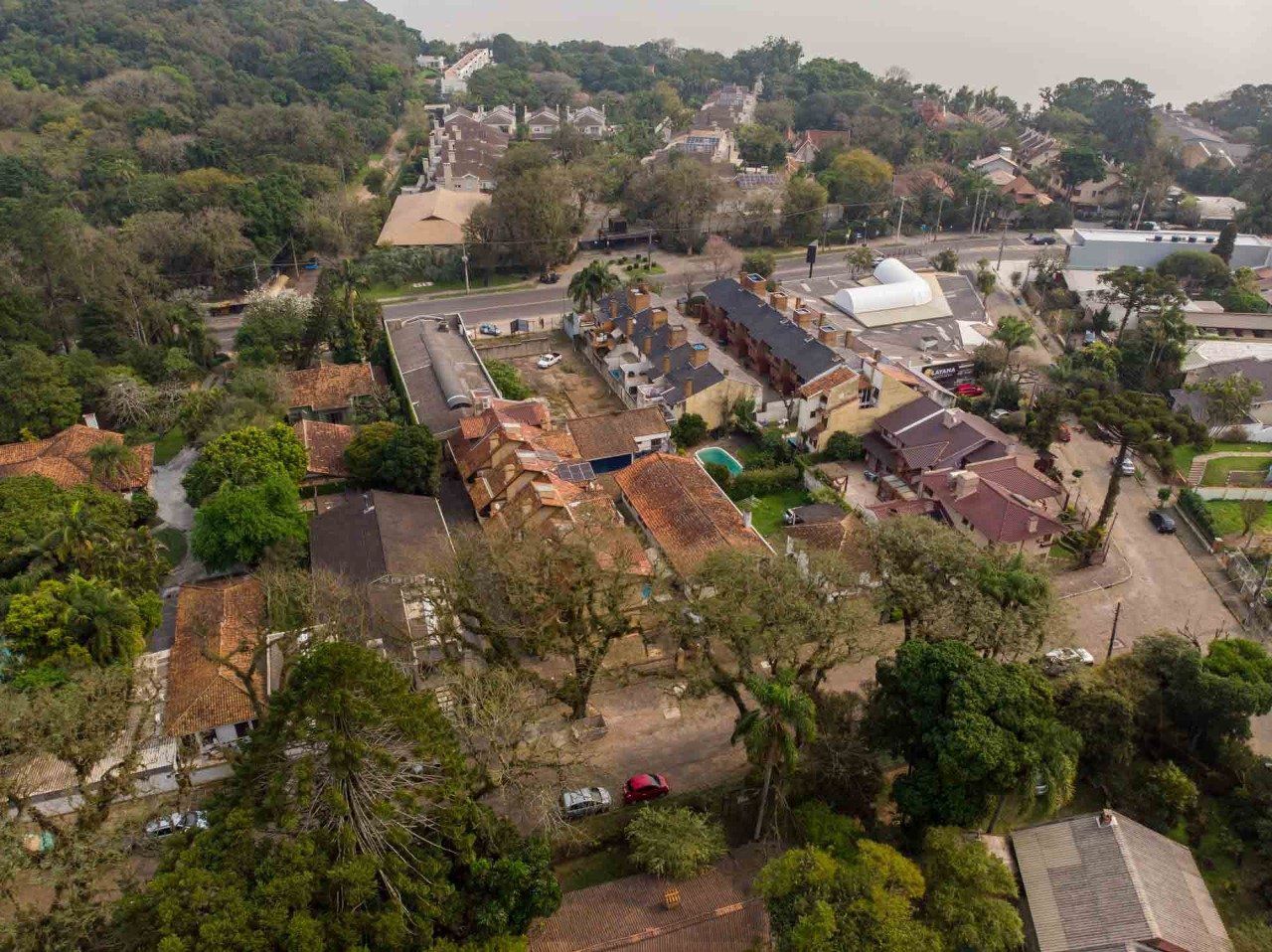 Casa em condomínio fechado, 3 dormitórios, suíte e duas vagas de garagem — foto 48
