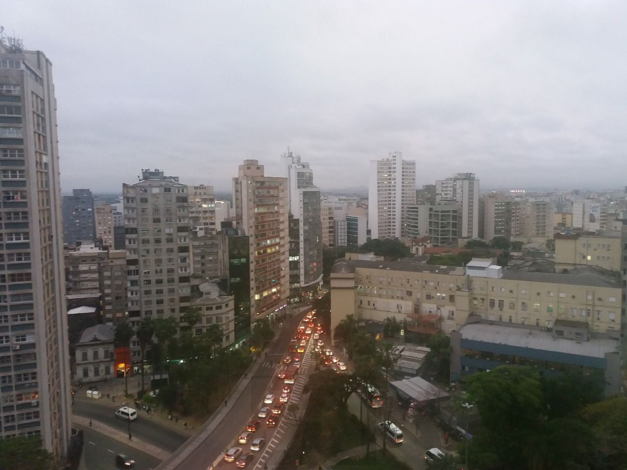 Apartamento de um quarto com garagem no centro de Porto Alegre — foto 1