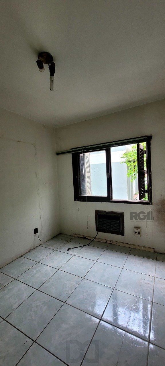 Apartamento amplo com dois dormitórios no bairro Rio Branco em Porto Alegre. — foto 1