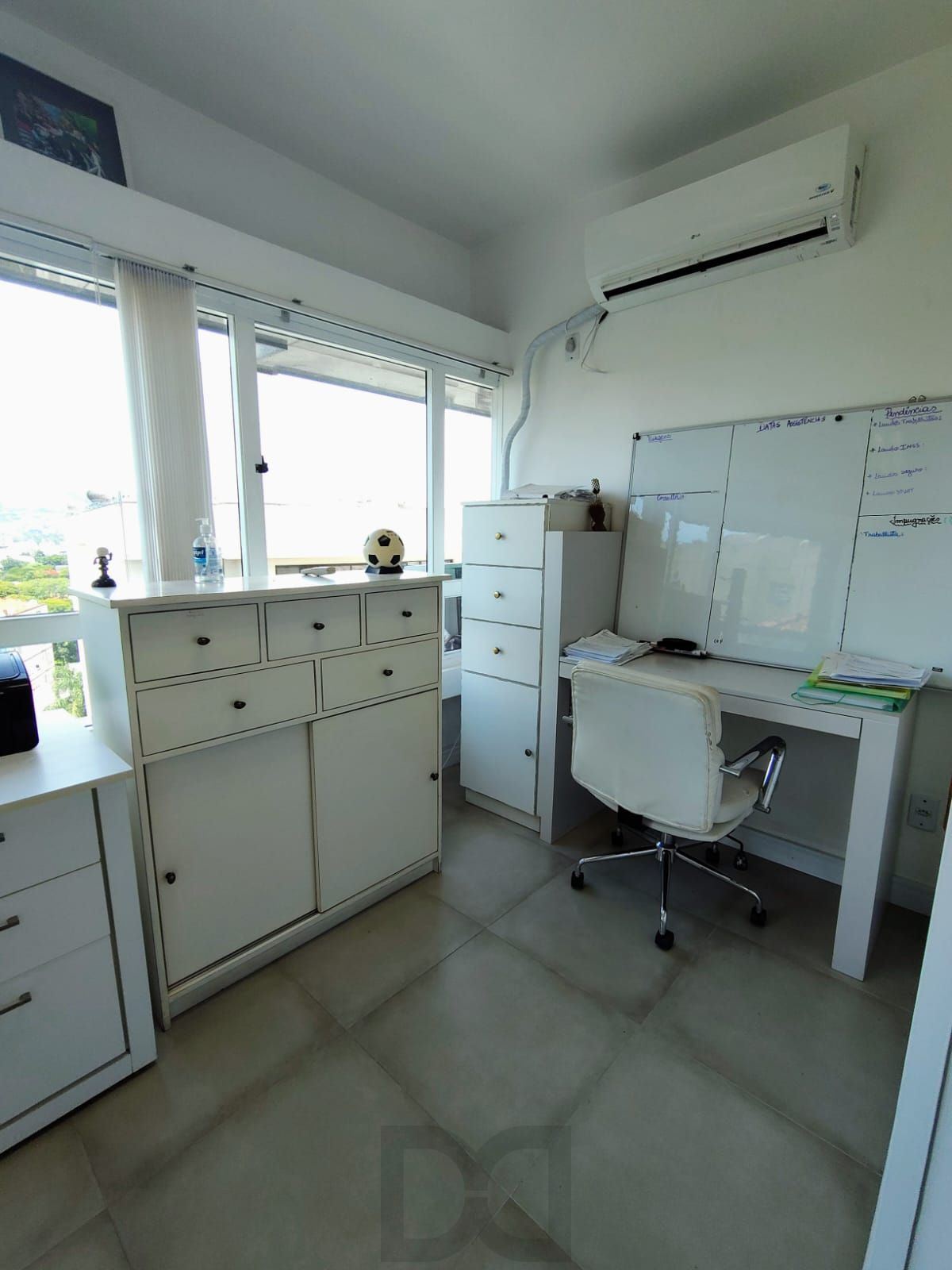 Sala ampla pois é ligada a outra ao lado do Colégio Santa Inês perto do Zaffari. — foto 17