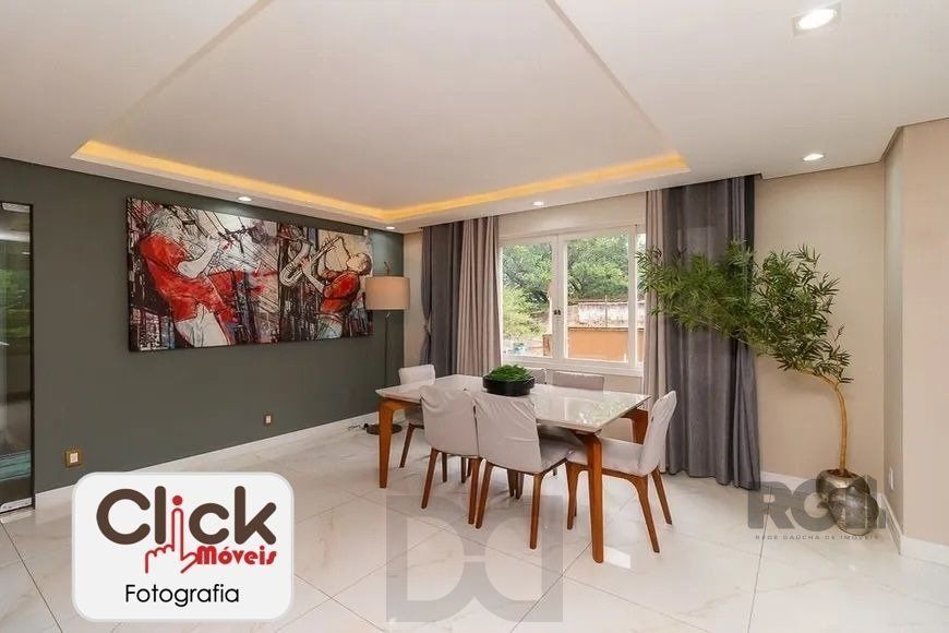 Apartamento 4 dormitórios, sendo 1 suíte, 193 m² de área privativa e 2 vaga(s) de garagem. Localizado na Rua/Av. Carlos Gomes, no bairro Auxiliadora em Porto Alegre. — foto 9