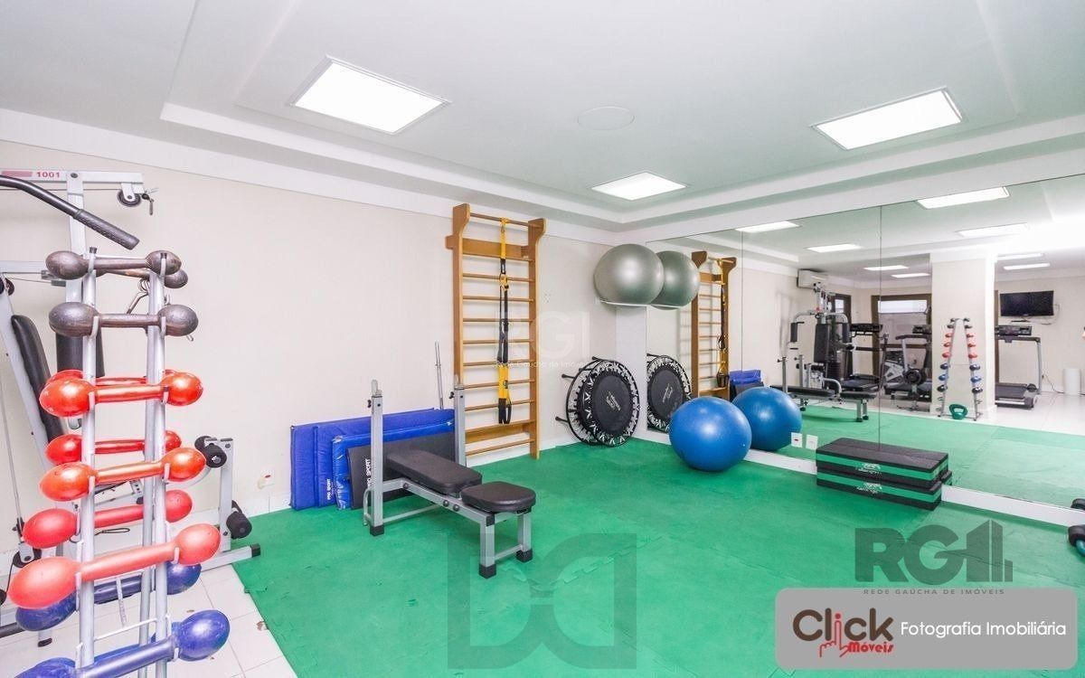 Vende apartamento desocupado, andar alto, mobiliado, living de dois ambientes, no Passo da Areia - Porto Alegre — foto 5