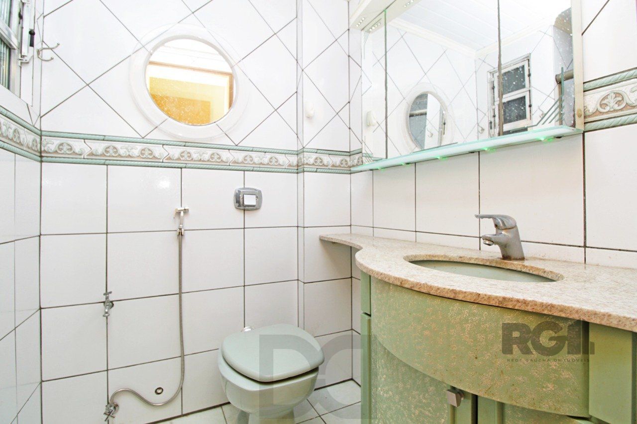 Cobertura duplex de 2 dormitórios garagem e semi-mobiliado, bairro Cidade Baixa. — foto 11