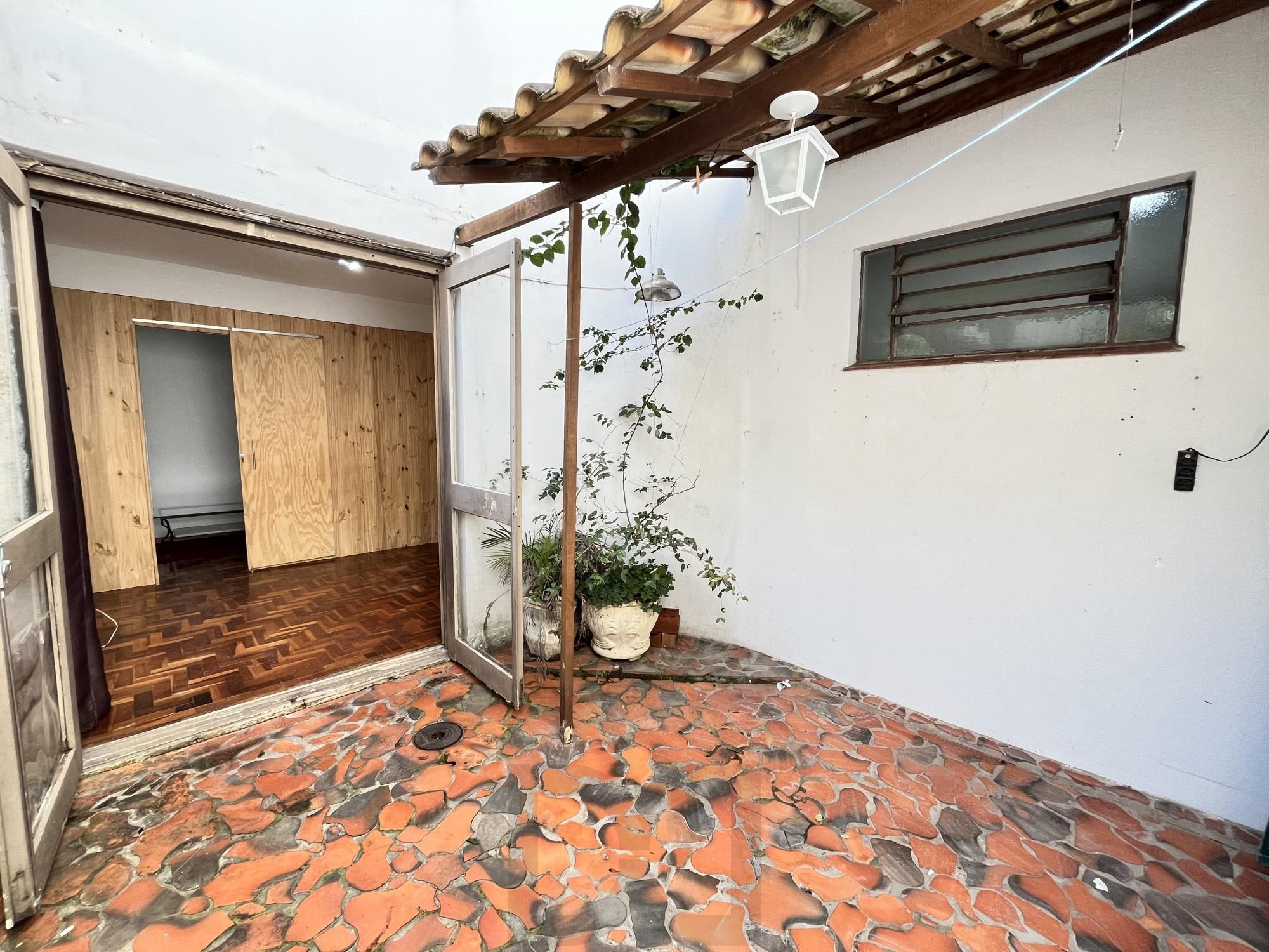 JK transformado em 1 dormitório com pátio privativo no bairro Petrópolis — foto 18