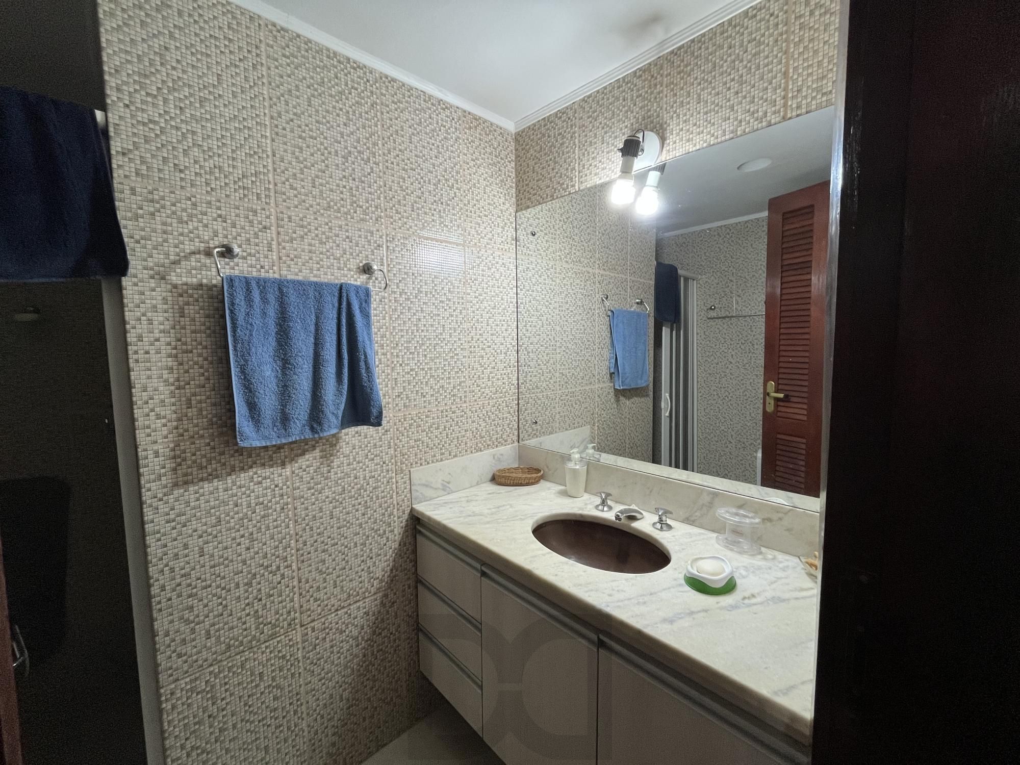 Apartamento de dois quartos com suíte no bairro Menino Deus em Porto Alegre — foto 14